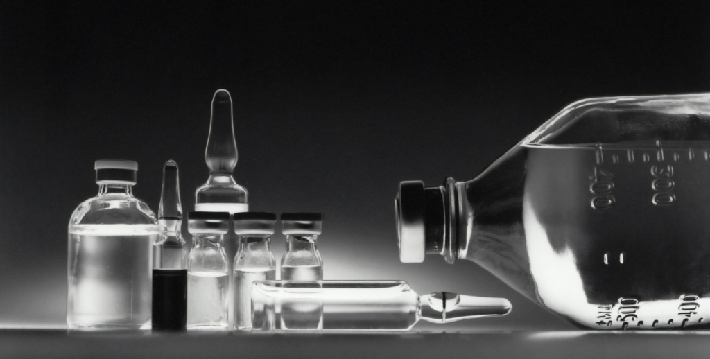 Pharmaceutical supply chain Technology management with medical vials