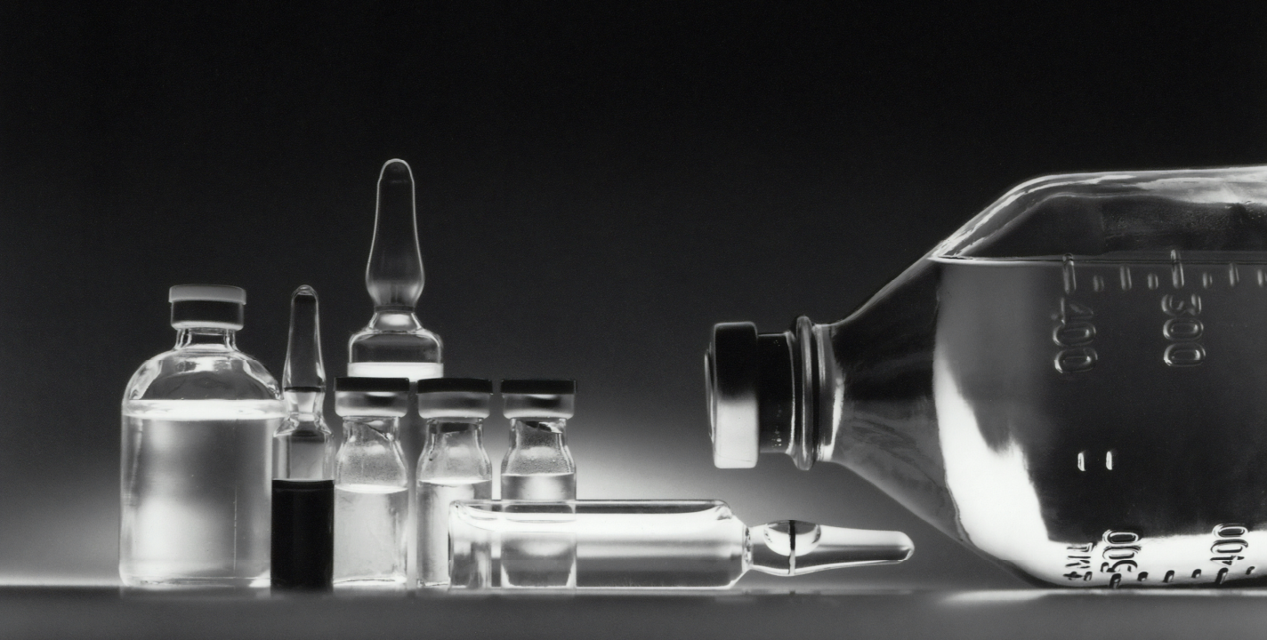 Pharmaceutical supply chain Technology management with medical vials